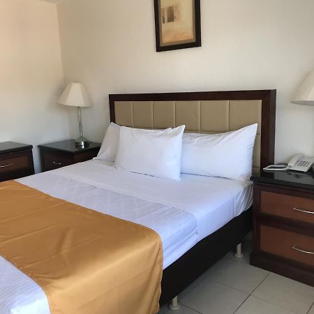 Hotel Guillen Jr ติฮัวนา ภายนอก รูปภาพ