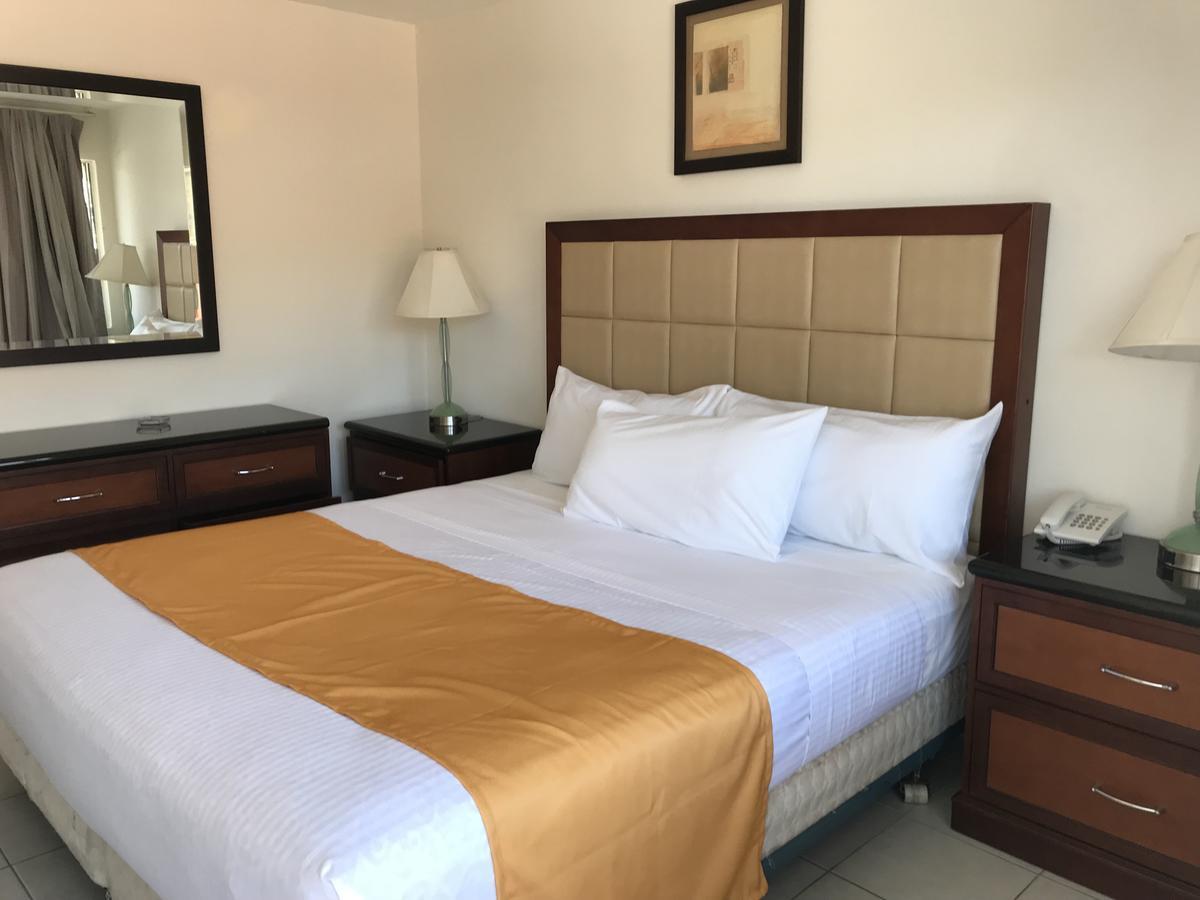 Hotel Guillen Jr ติฮัวนา ภายนอก รูปภาพ