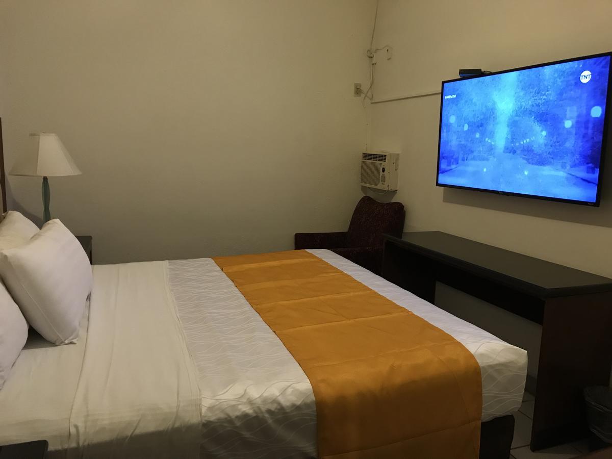 Hotel Guillen Jr ติฮัวนา ภายนอก รูปภาพ