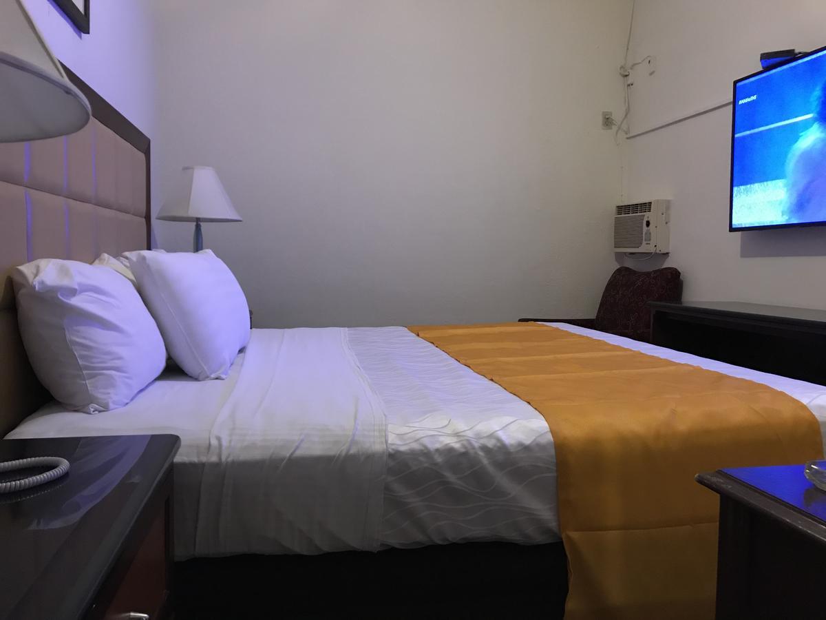 Hotel Guillen Jr ติฮัวนา ภายนอก รูปภาพ